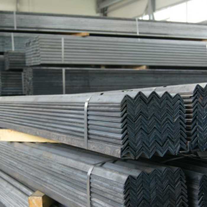 Уголок горячекатаный равнополочный 63х63х4 мм 12 м